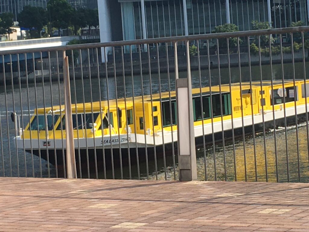 横浜ベイクォーターの船